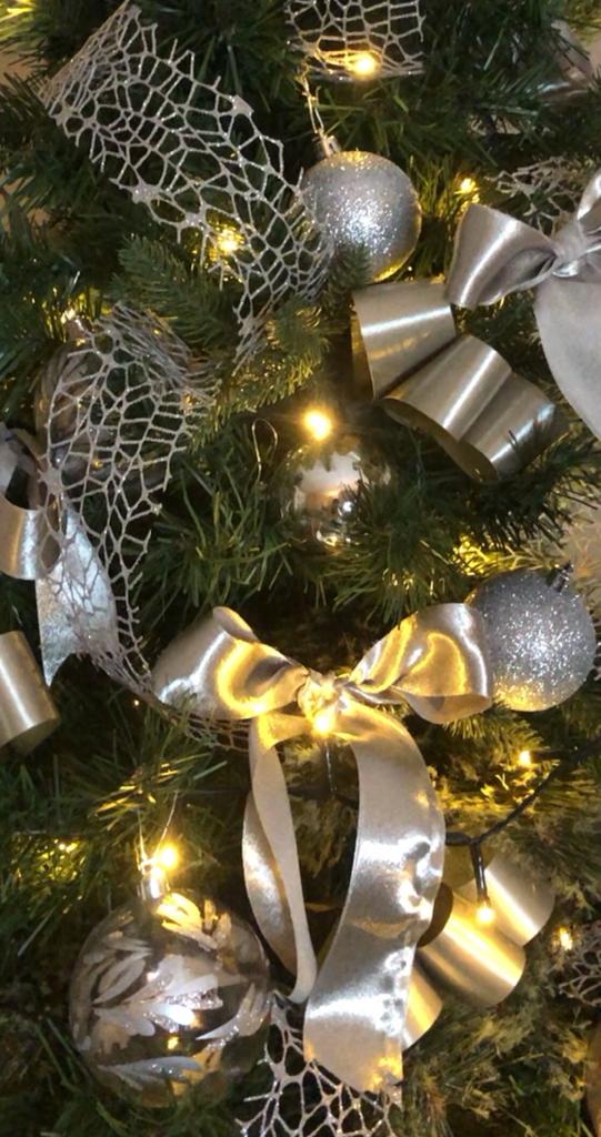 Three Ways to Decorate your Christmas Tree with Ribbon